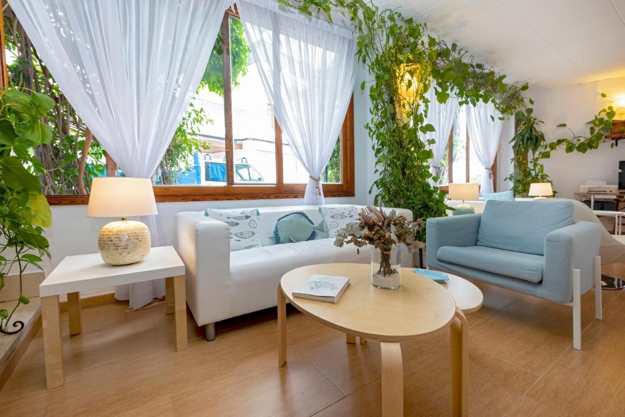 Hostal Manolita San Antonio  Luaran gambar